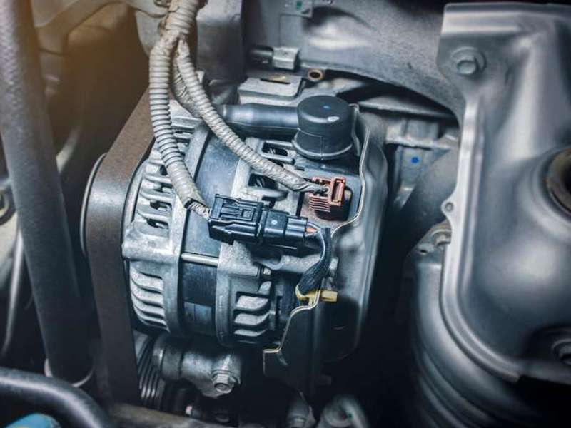 remenica alternatora omogućuje okretanje alternatora pomoću remena