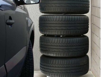 stalak za automobilske gume